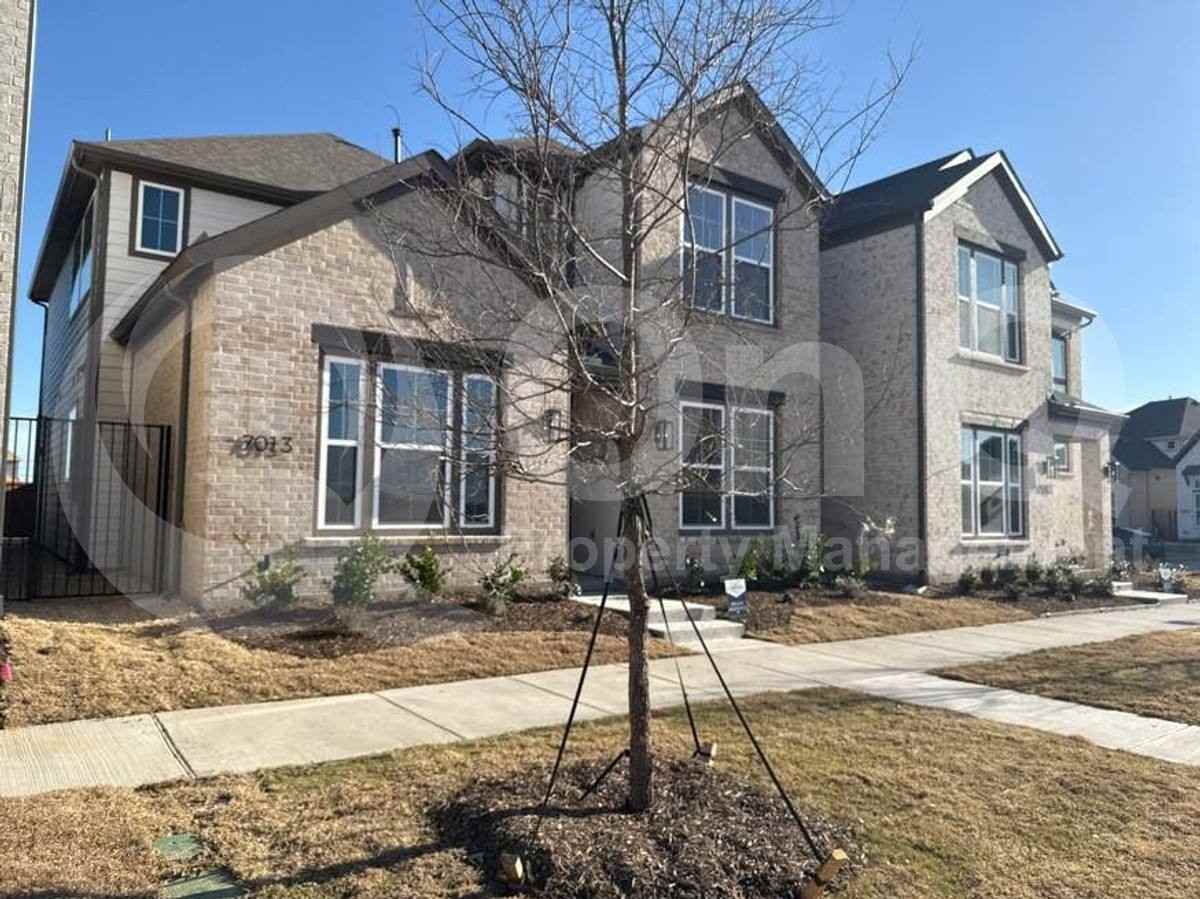 7013 Lathrop Ln - Photo 2 of 10