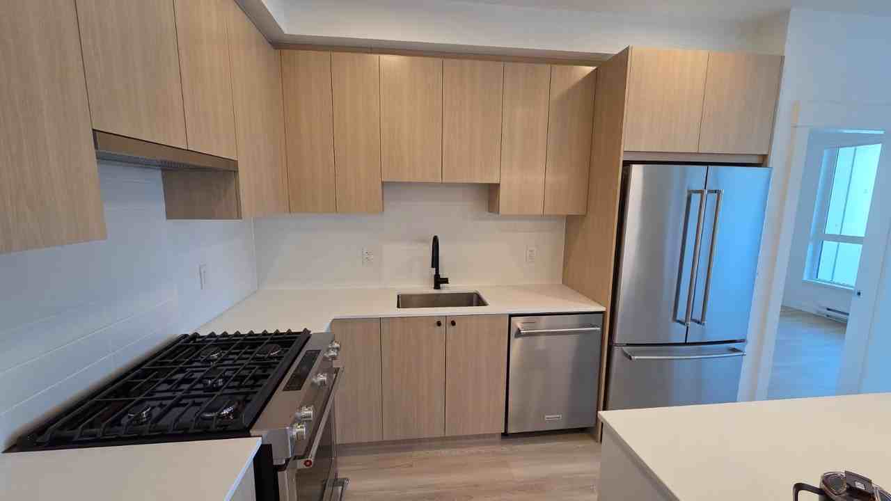 2771 Montrose Avenue #512 - Photo 3 of 11