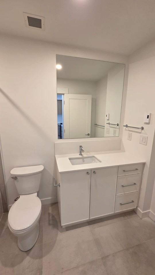 2771 Montrose Avenue #512 - Photo 4 of 11