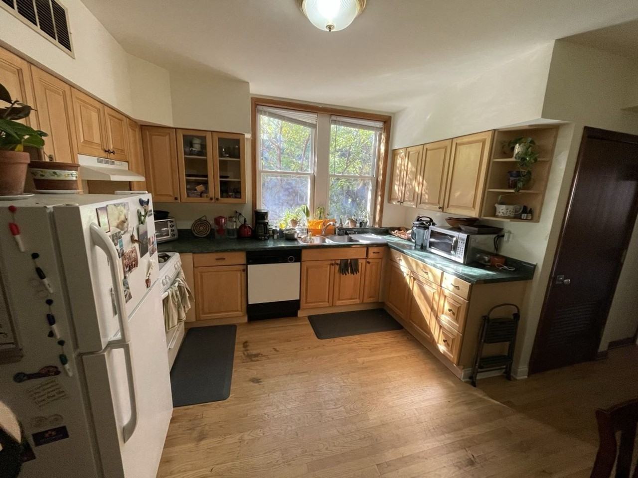 1957 W Addison St #2 - Photo 7 of 20