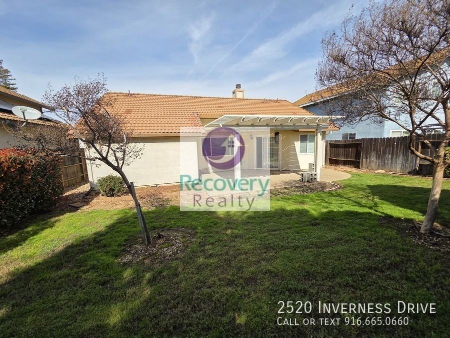 2520 Inverness Dr - Photo 3 of 21