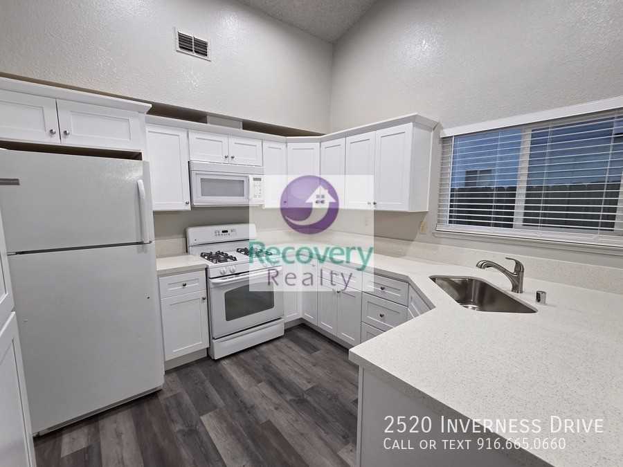 2520 Inverness Dr - Photo 6 of 21