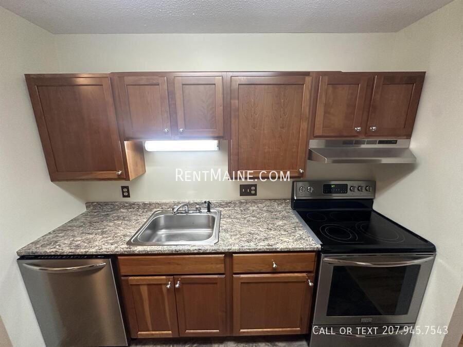 13 Longrale Park Apt B - Photo 3 of 19