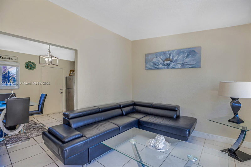 2165 Nwst - Photo 2 of 13