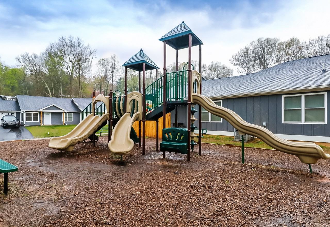 504 Sycamore Branch Rd - Photo 5 of 19