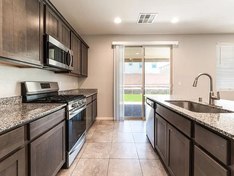 5904 Galway Bay St - Photo 6 of 20