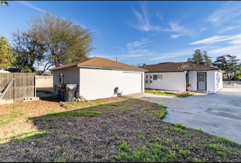 16744 Athol St - Photo 3 of 10