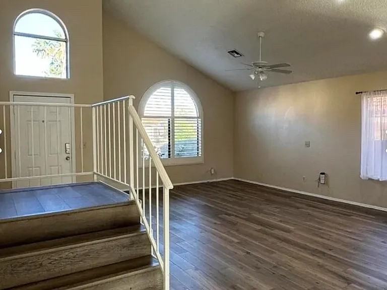 15002 S 27th Way - Photo 2 of 16