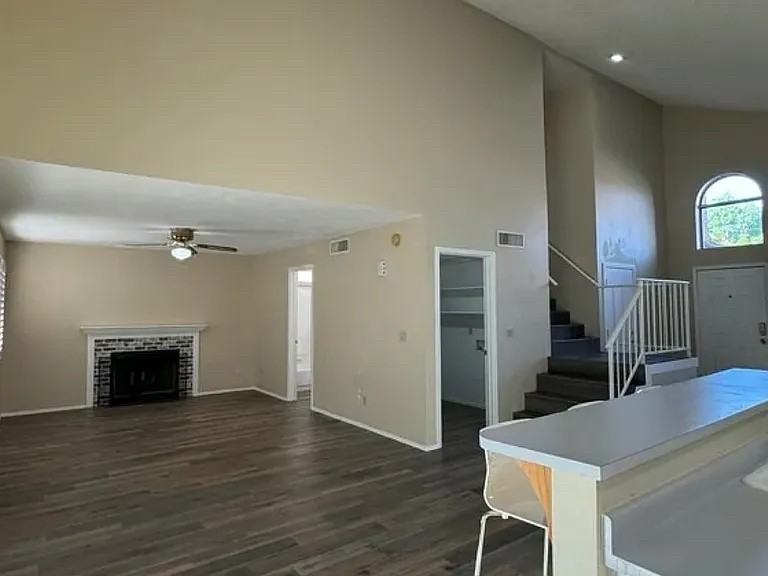 15002 S 27th Way - Photo 4 of 16