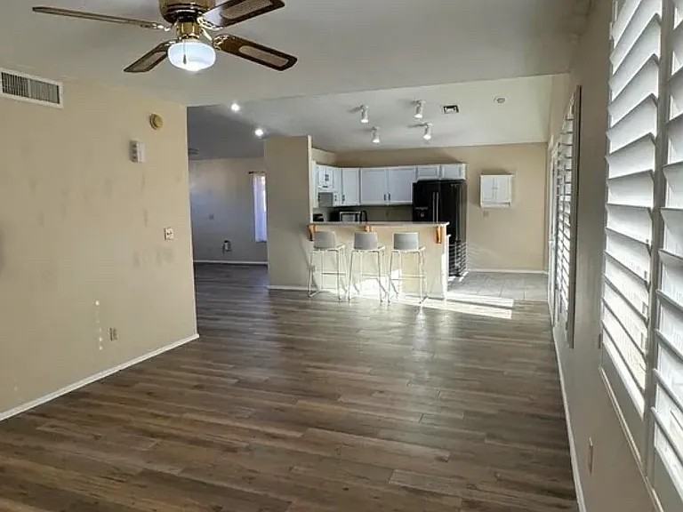 15002 S 27th Way - Photo 5 of 16