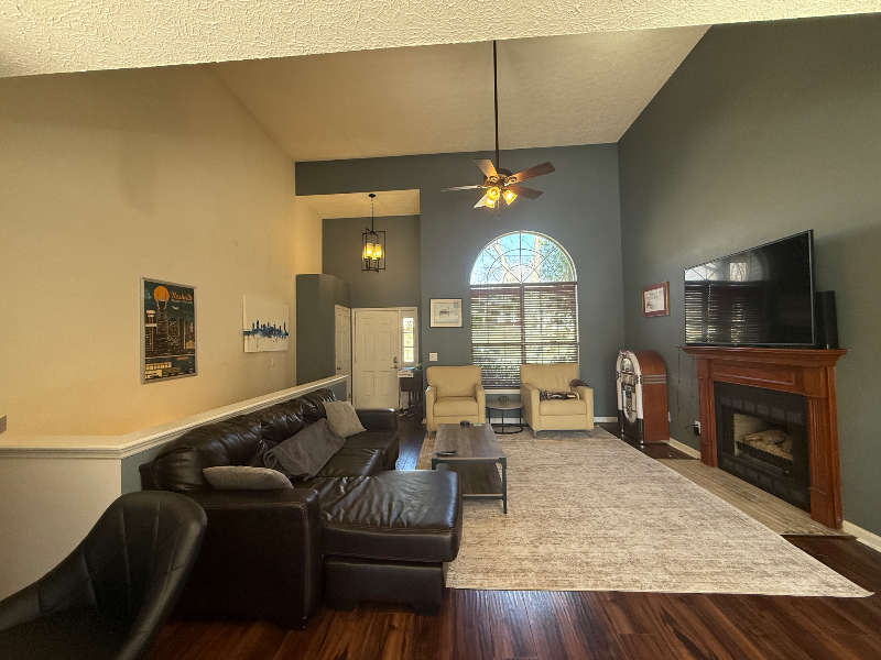 669 Granwood Blvd - Photo 3 of 20