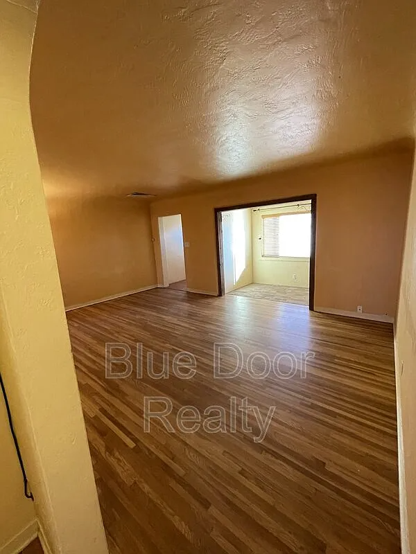 1001 Jackson St Se - Photo 3 of 14