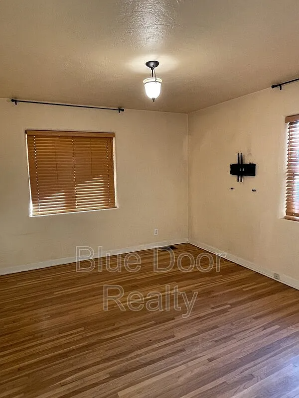 1001 Jackson St Se - Photo 6 of 14