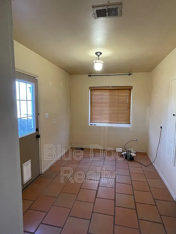 1001 Jackson St Se - Photo 7 of 14