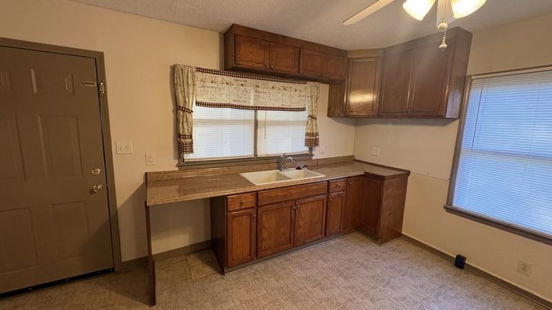 203 W Washington Ave #B - Photo 5 of 23