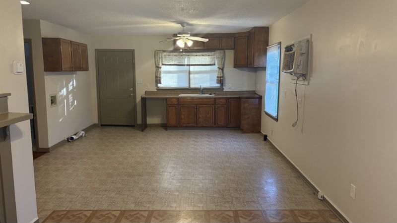 203 W Washington Ave #B - Photo 6 of 23