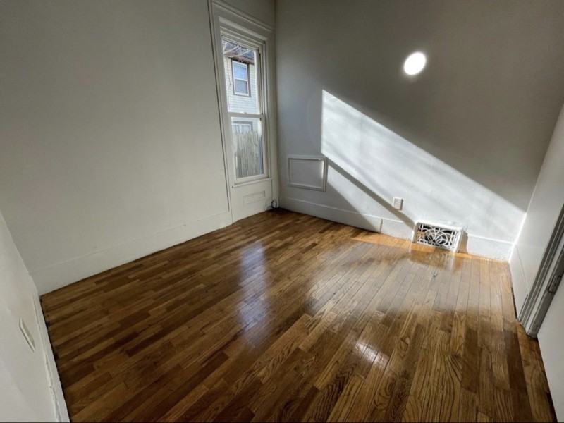 1022 Williams St #1 - Photo 6 of 8