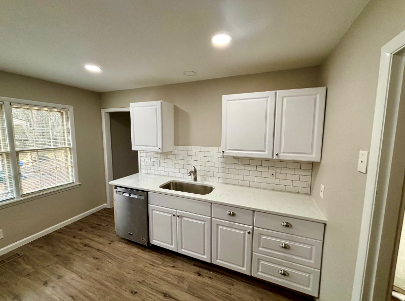 4202 Cloverdale Dr Nw - Photo 7 of 11