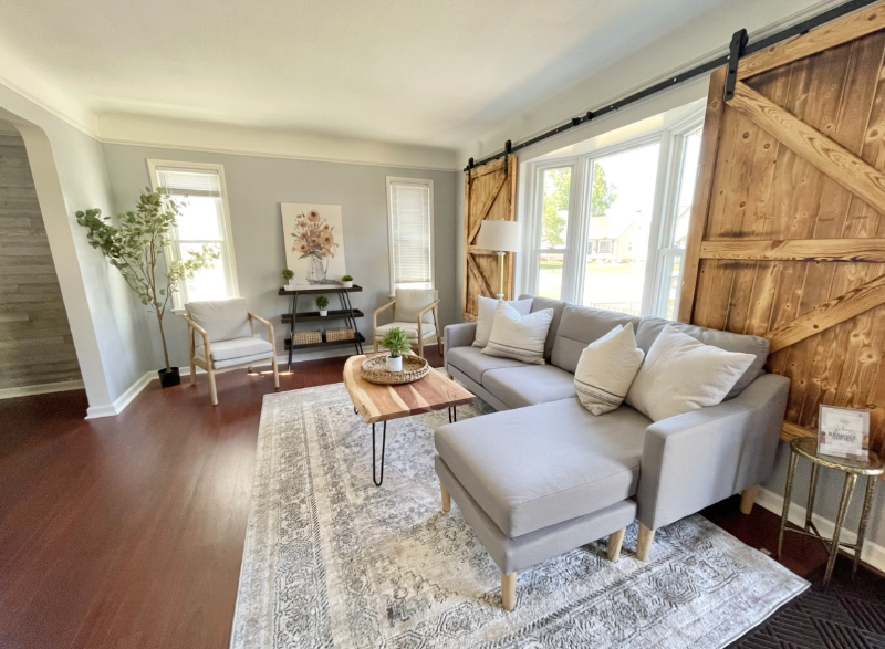 8119 Covington Ave - Photo 4 of 12