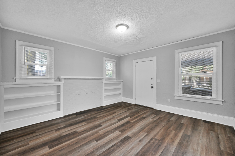 326 Basswood St - Photo 5 of 20