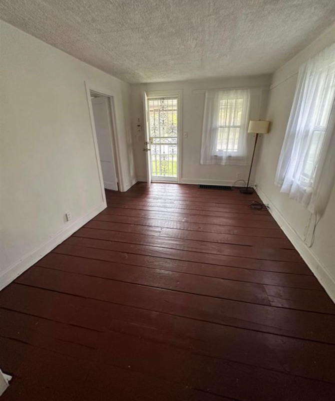 738 E York Ave - Photo 2 of 10