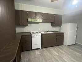 featured image of 2029 Empire Ave #4