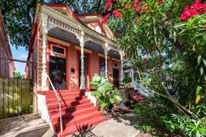 featured image of 2826 Banks St