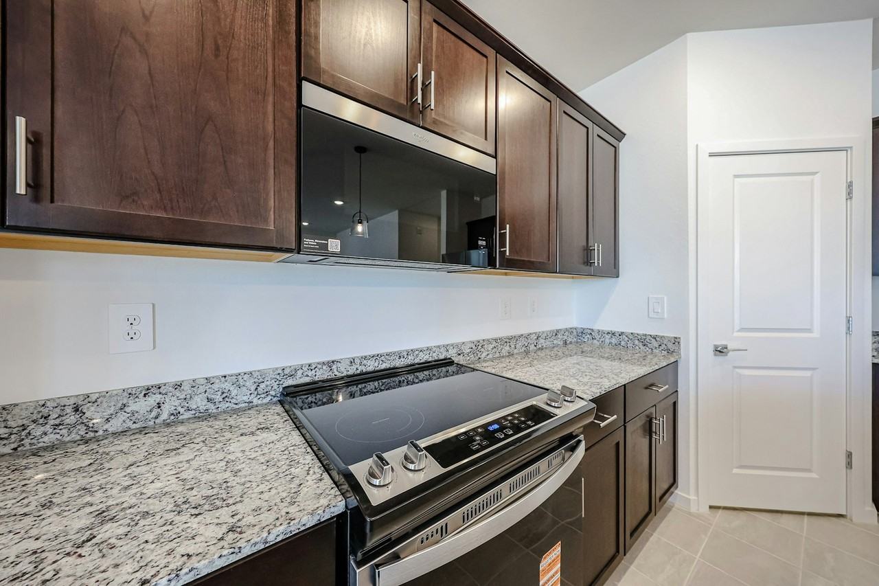 24584 Chambers Street - Photo 3 of 25