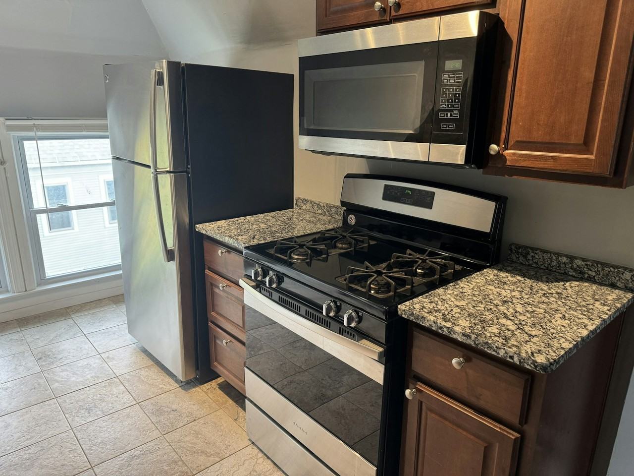 16 Inwood Pl, Unit 3 - Photo 3 of 9