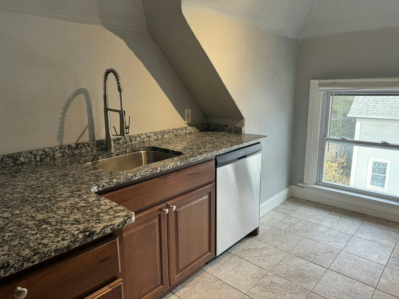 16 Inwood Pl, Unit 3 - Photo 4 of 9