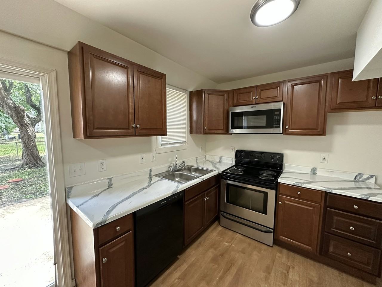 307 Cedarwood Road - Photo 6 of 25