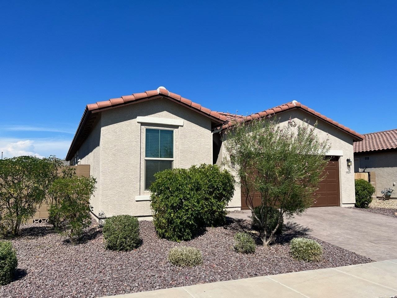 1029 South 175th Drive - Photo 3 of 28