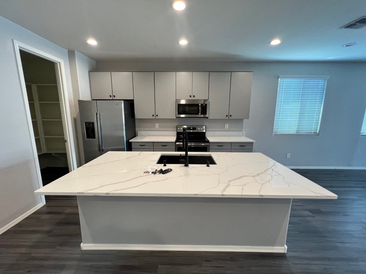 1029 South 175th Drive - Photo 7 of 28