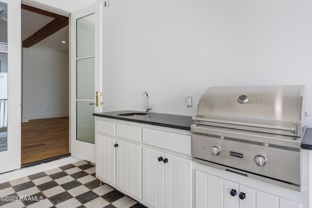 1003 Camellia Blvd #200 - Photo 7 of 15