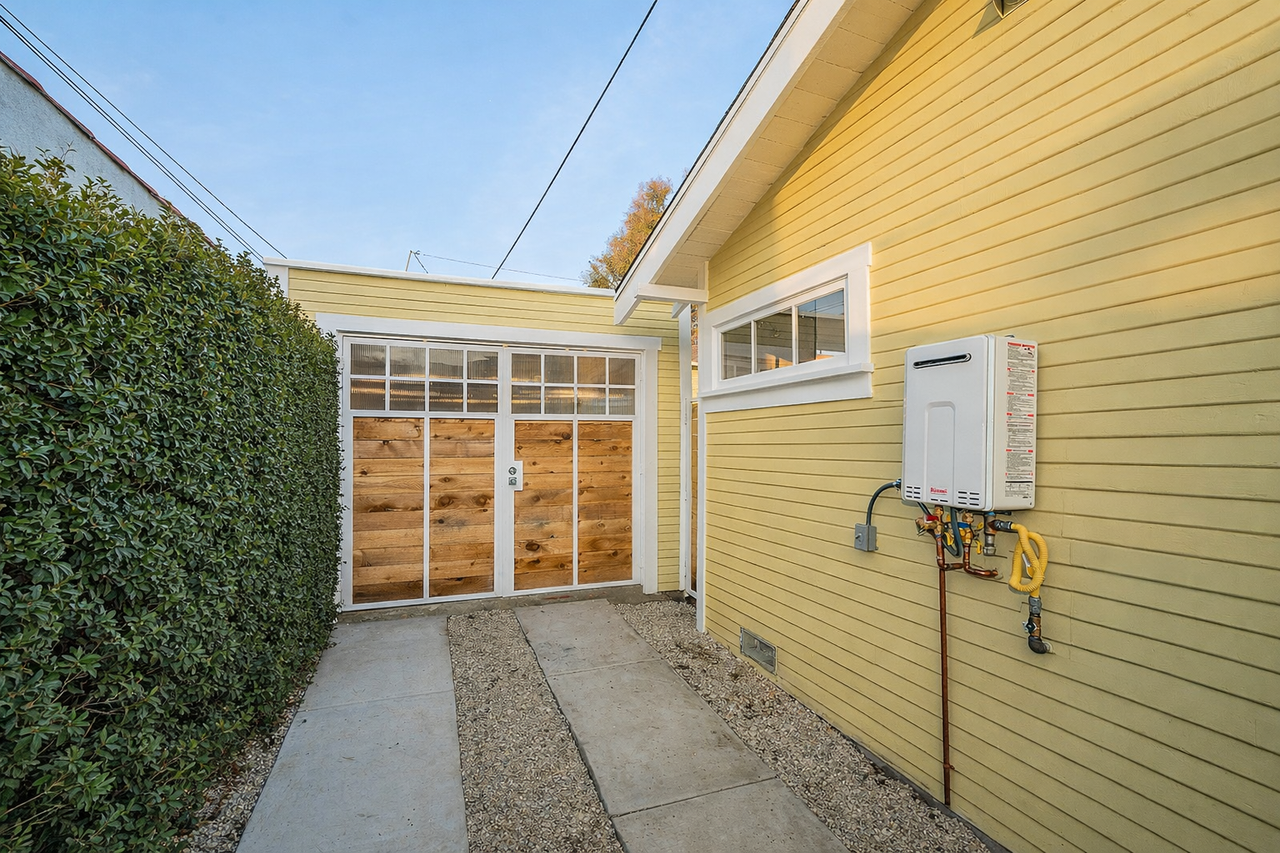 3401 London Street - Photo 3 of 18