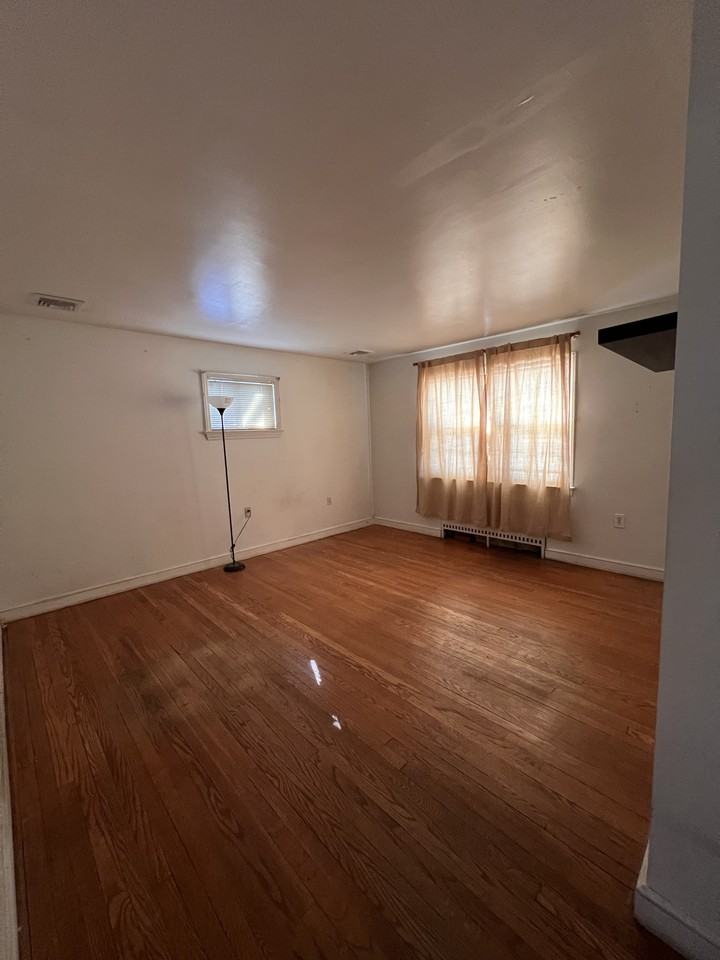 72 Carlton St #NA - Photo 3 of 11