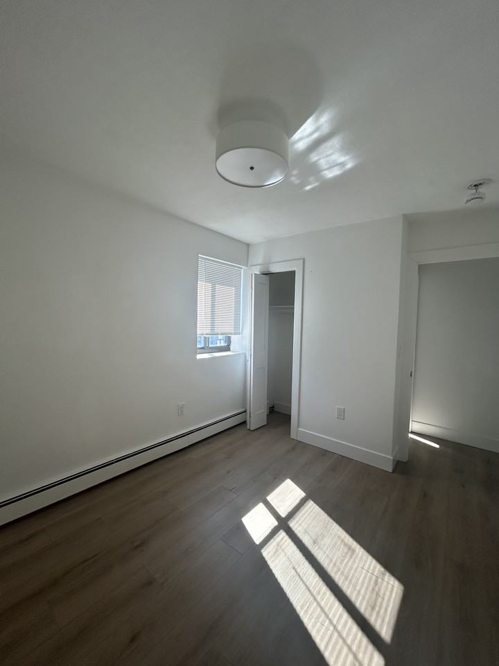 741 E 6th St #19 - Photo 4 of 11