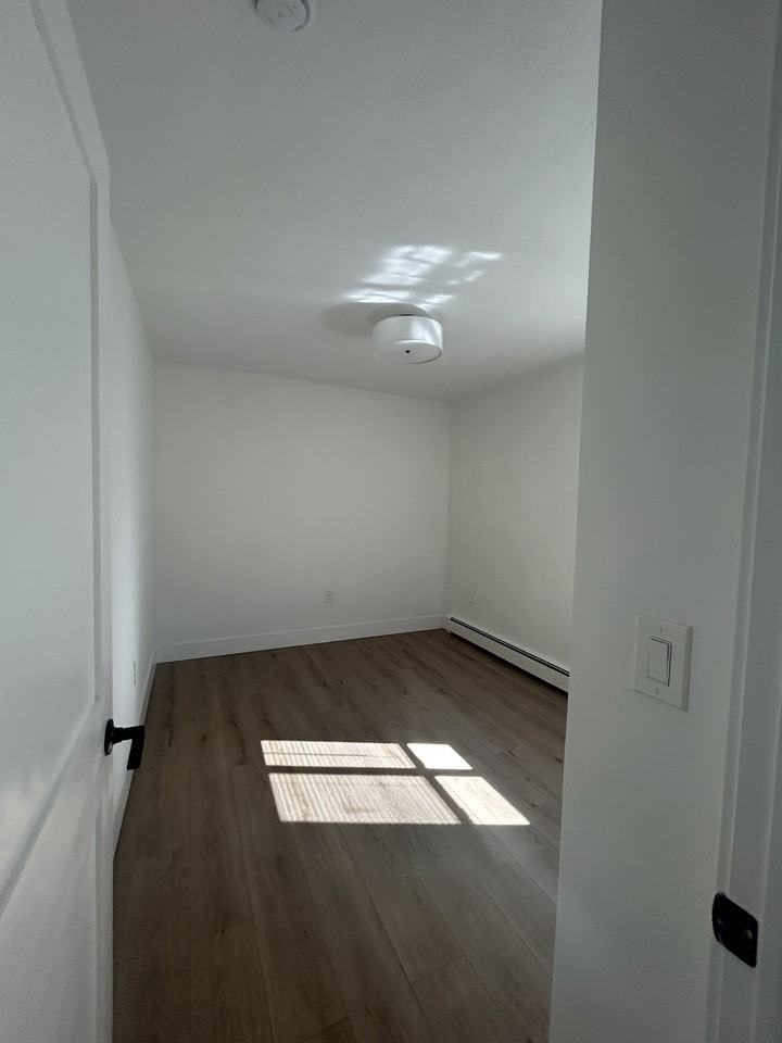 741 E 6th St #19 - Photo 5 of 11