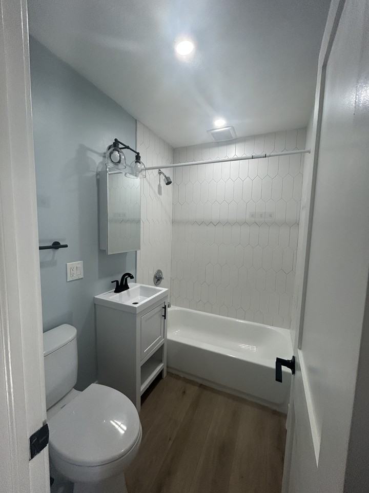 741 E 6th St #19 - Photo 7 of 11