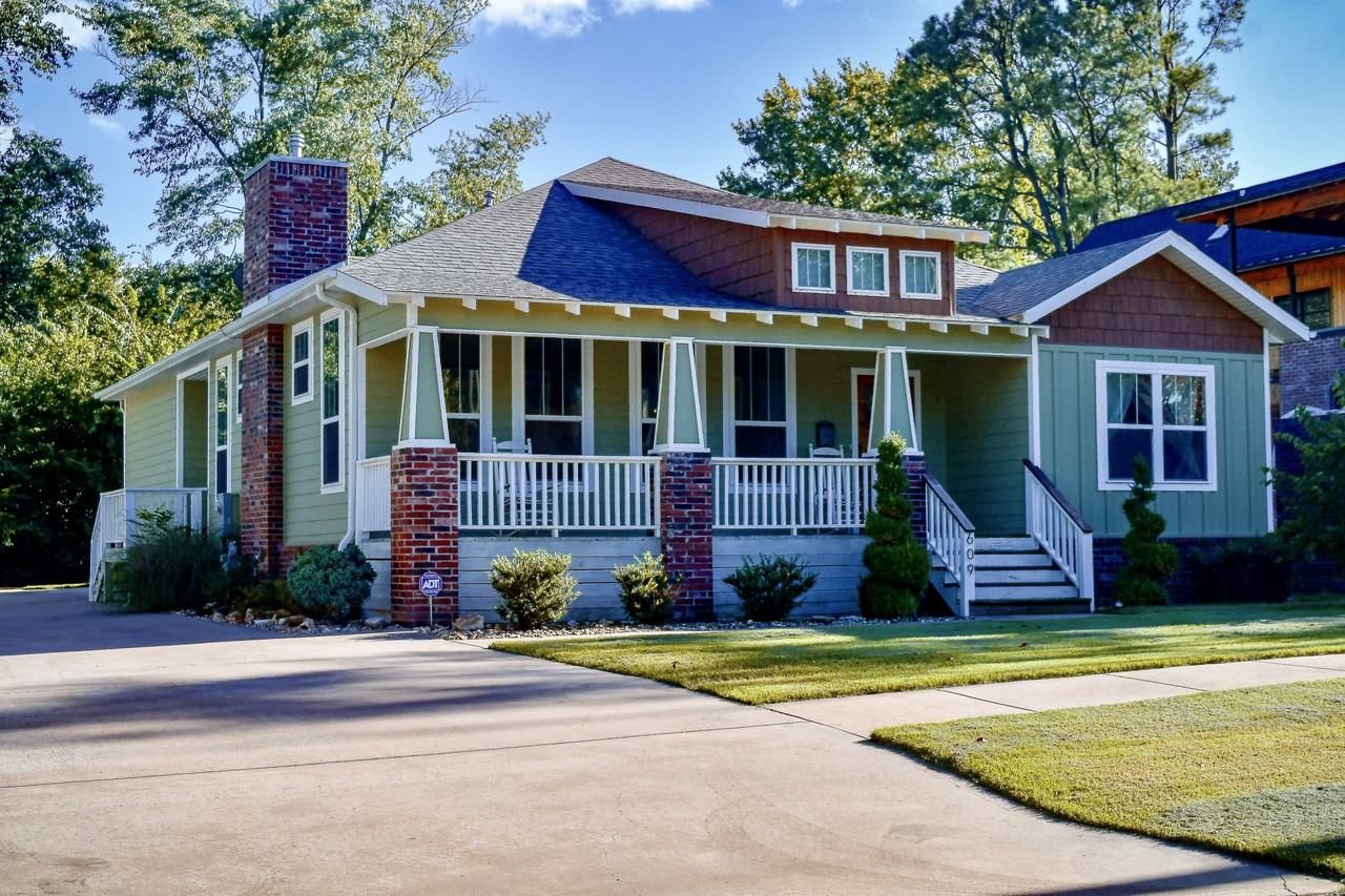 649 Sw 2nd St #NA - Photo 2 of 33