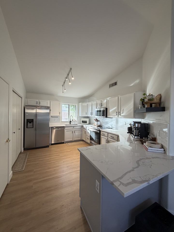 16652 N 19th St #NA - Photo 3 of 22