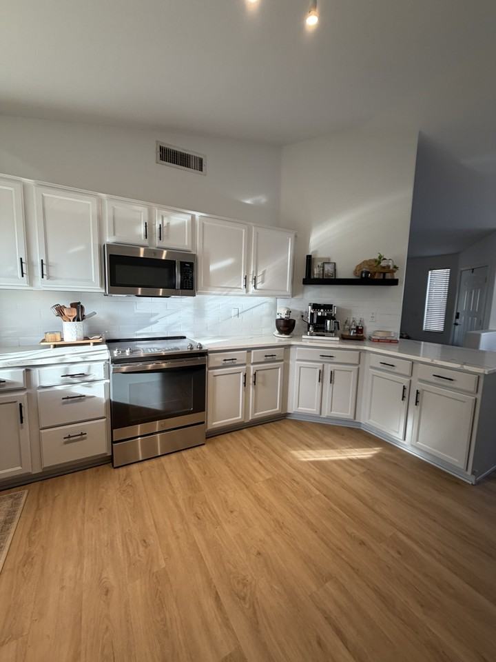 16652 N 19th St #NA - Photo 4 of 22