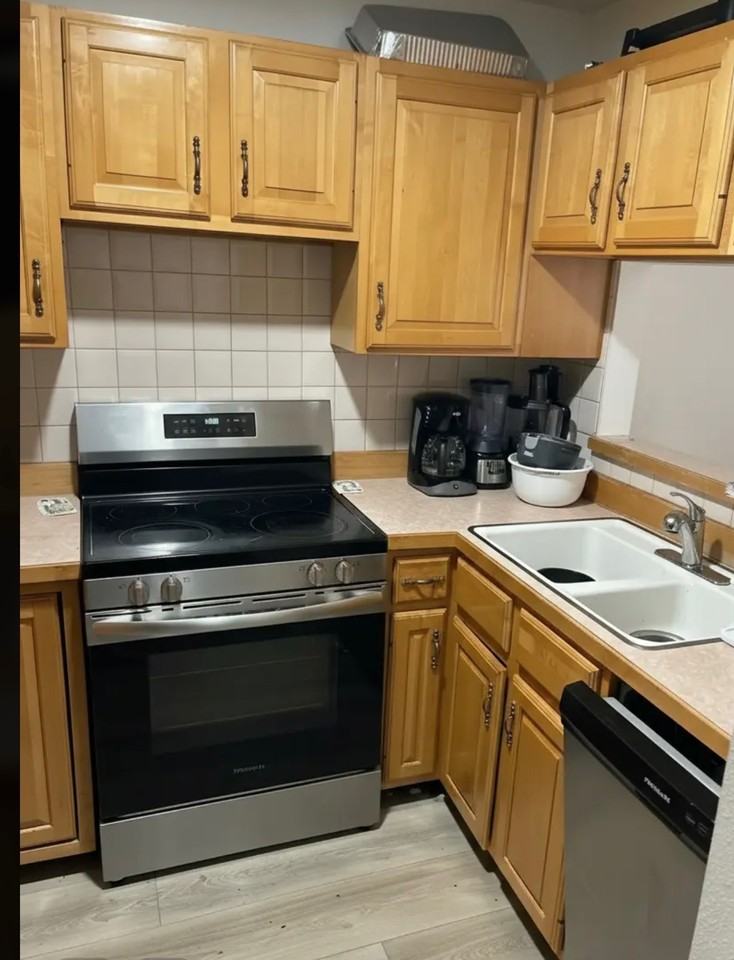 1527 Blake Ave #1 - Photo 3 of 7