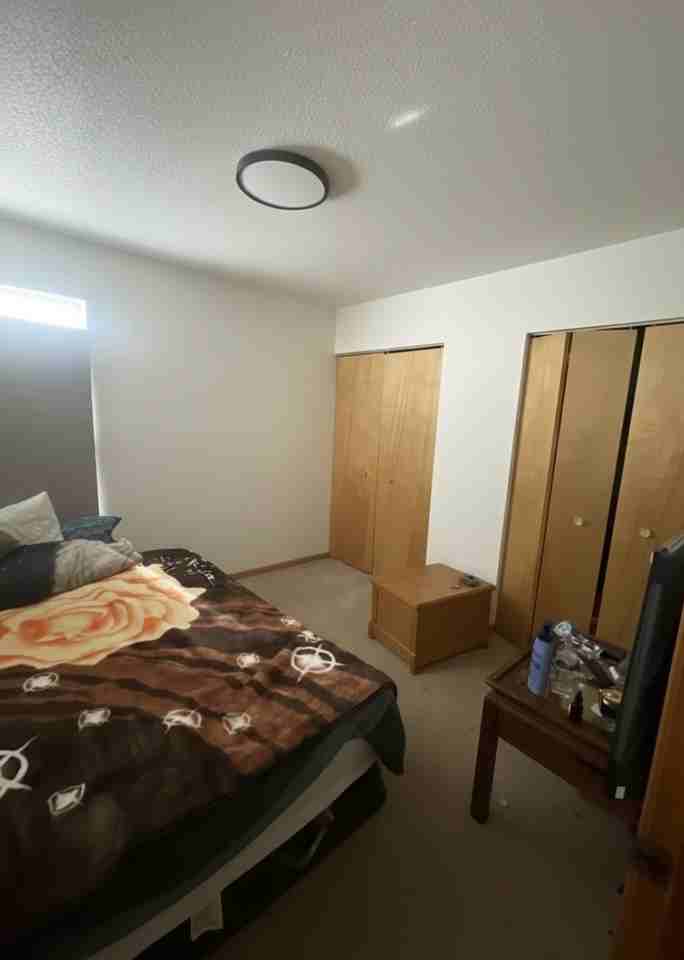 1527 Blake Ave #1 - Photo 5 of 7