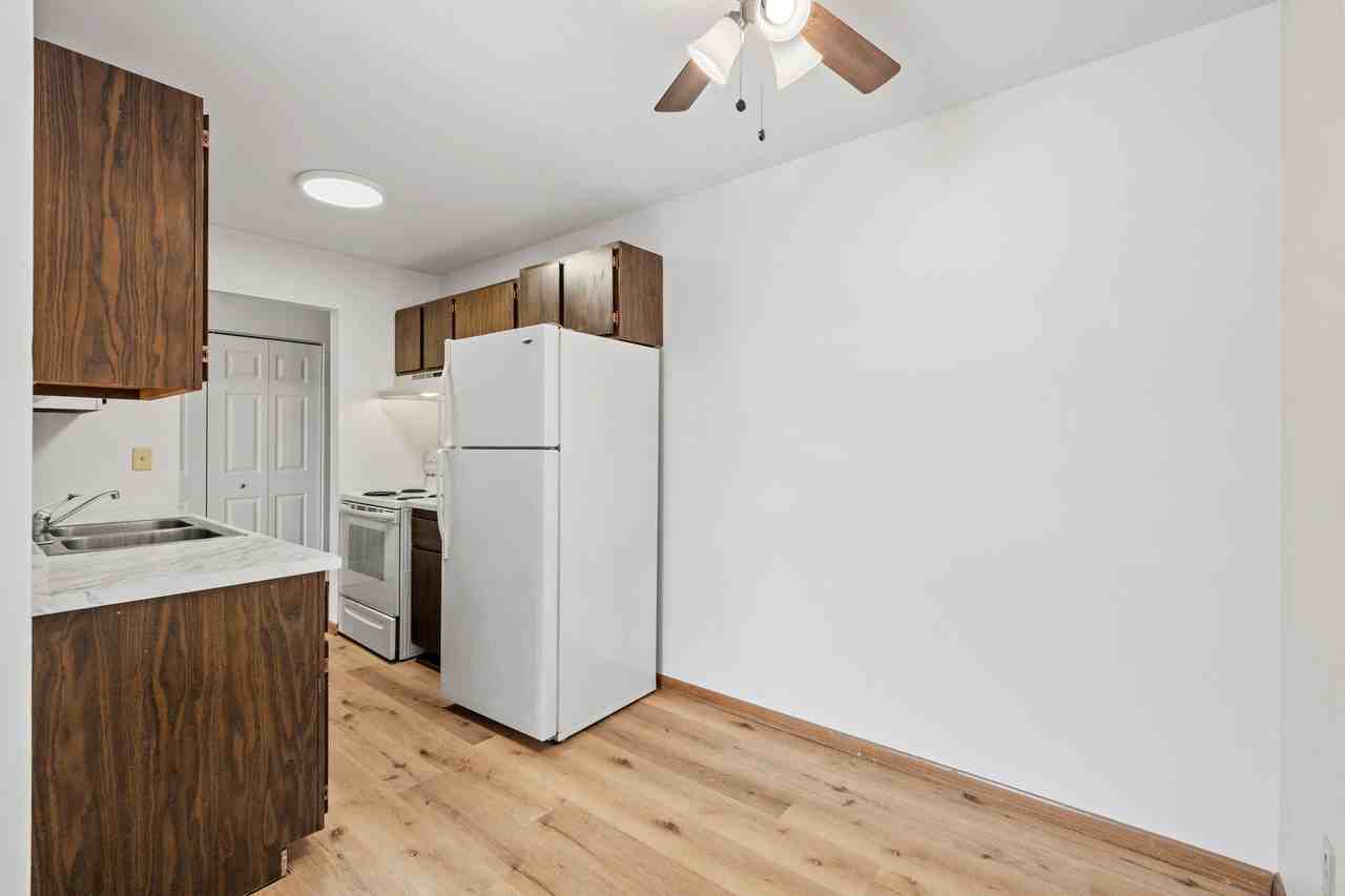 Solace on Lake Minnetonka - Photo 4 of 26