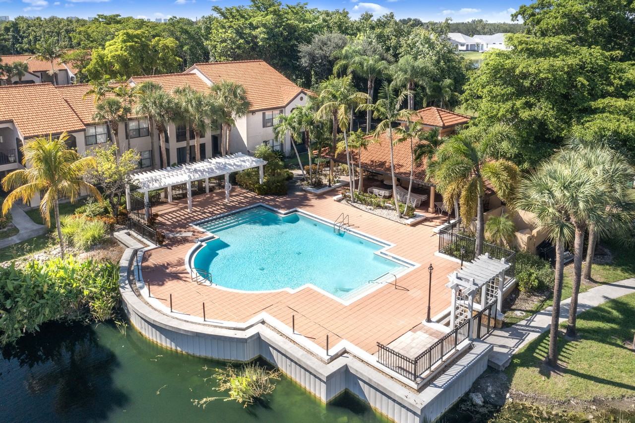 Oasis at Naples - Photo 2 of 28