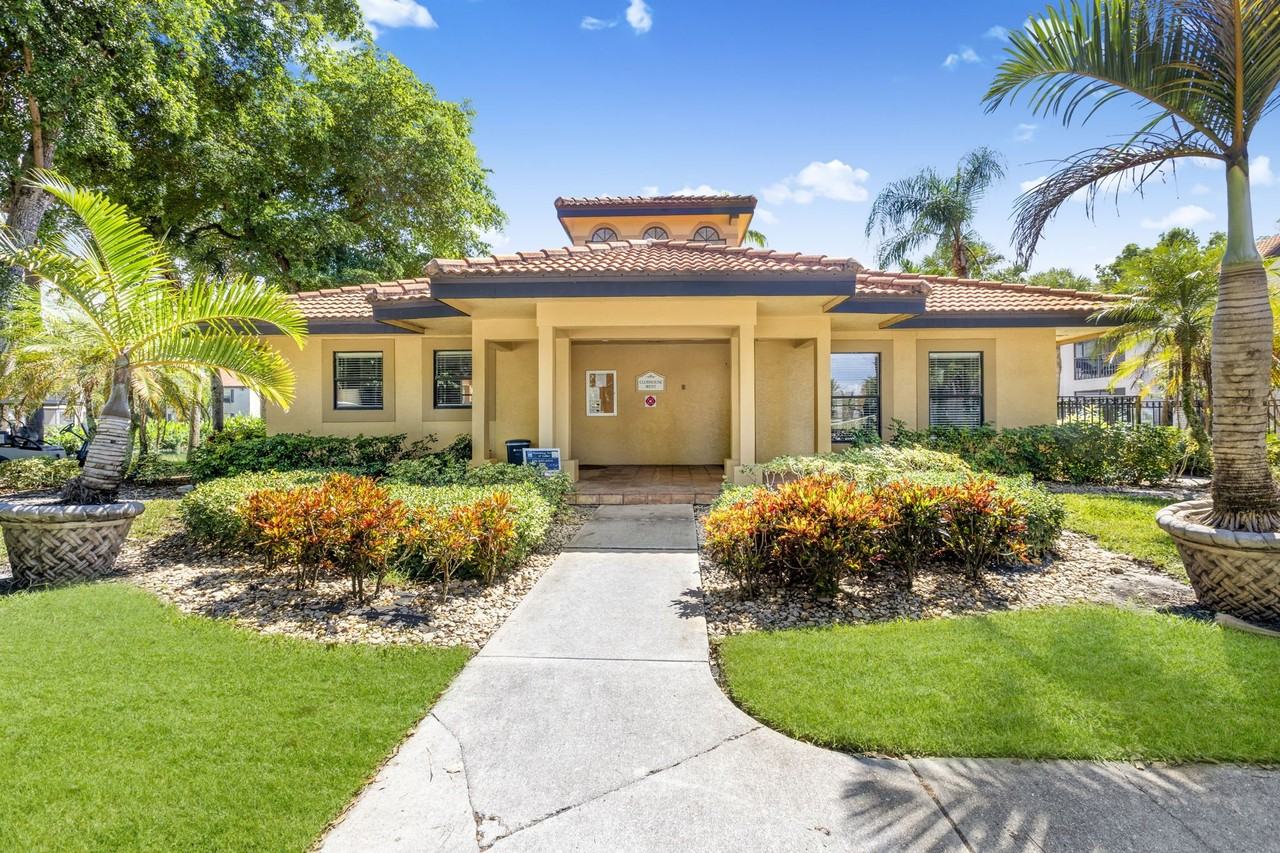 Oasis at Naples - Photo 4 of 28