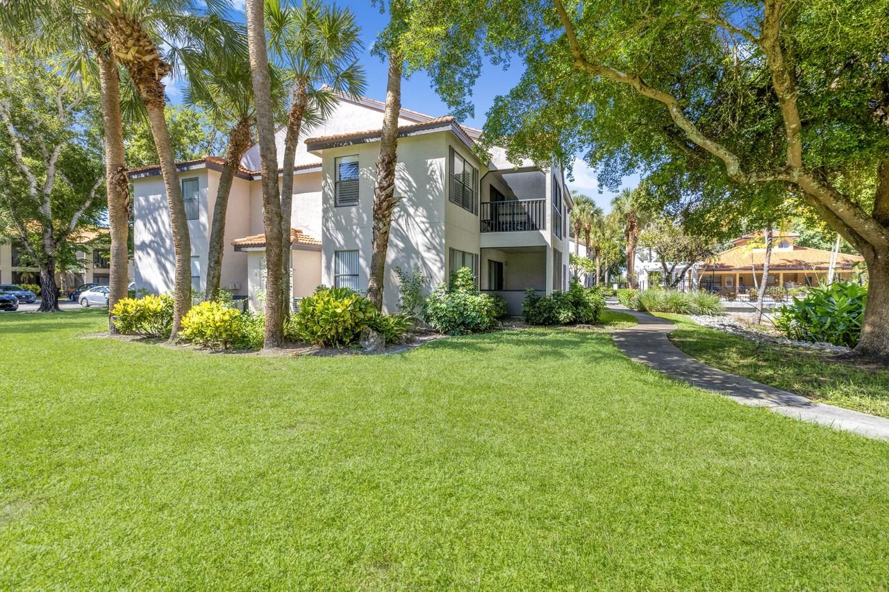 Oasis at Naples - Photo 6 of 28