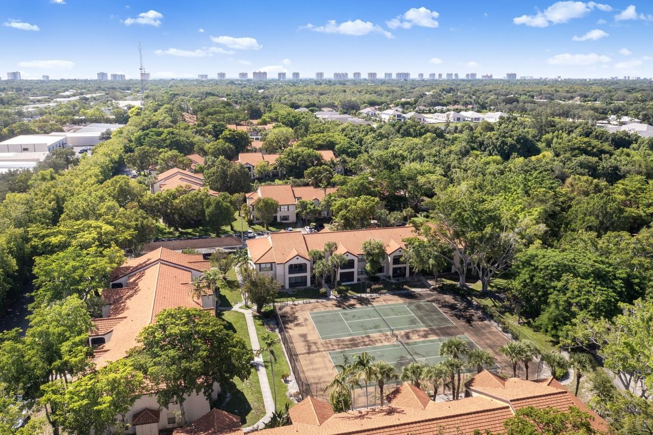 Oasis at Naples - Photo 7 of 28