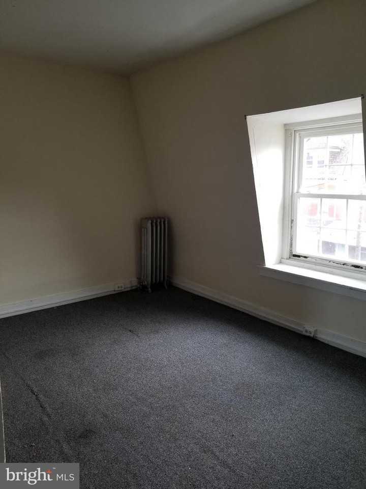 230 S 13th St2 #2 - Photo 4 of 7